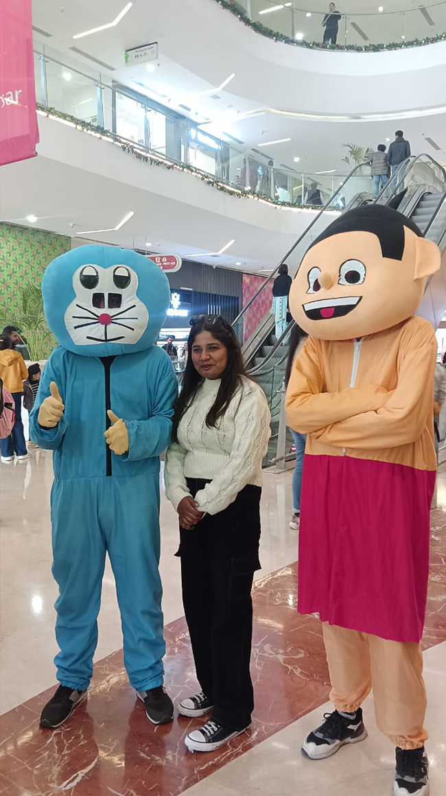 Magician & Mascot Visit at VR Ambarsar (23rd Dec 2023)